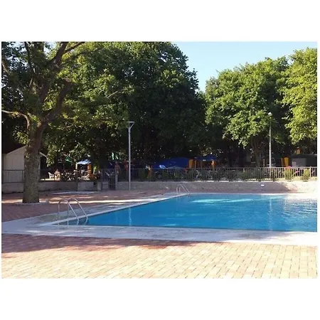In With Swimming Pool Nyaraló *